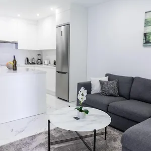 https://aqua-vista-i.tenerifehoteles.net